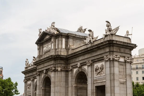 Puerta de Alcala (Alcala Gate) in Madrid, Spain — стокове фото