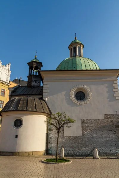 Kostel svatého Jakuba na hlavním náměstí v Krakově, Polsko — Stock fotografie