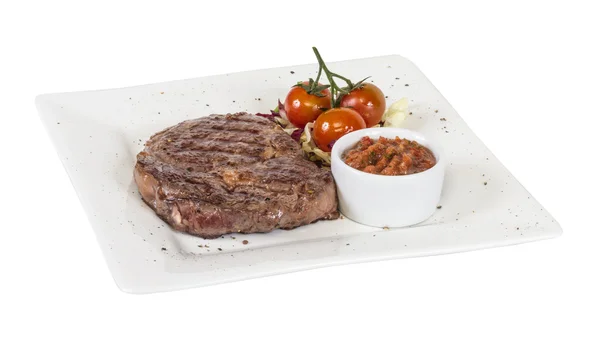 Steak de boeuf grillé isolé sur fond blanc — Photo