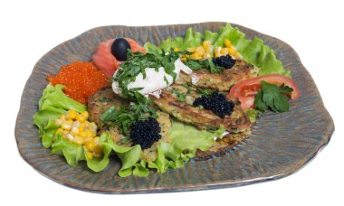 patates somon bir tabak kızarmış pirzola