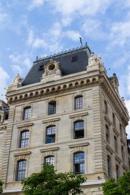güzel Paris sokaklarında