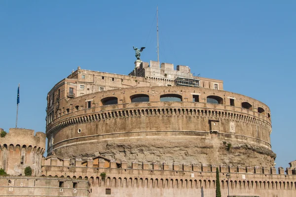 O Mausoléu de Adriano, conhecido como o Castel Sant 'Angelo em Roma, Itália . — Fotografia de Stock