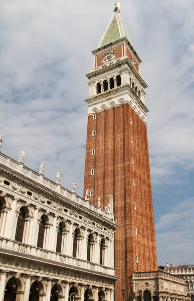 San Marcoplein campanile - campanile di san marco in het Italiaans, de bel — Stockfoto