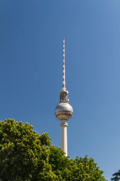 Wieża telewizyjna w dzielnicy berlin mitte — Zdjęcie stockowe