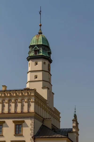 De 15e-eeuwse stadhuis temidden van kazimierz van plac wolnica centrale plein — Zdjęcie stockowe