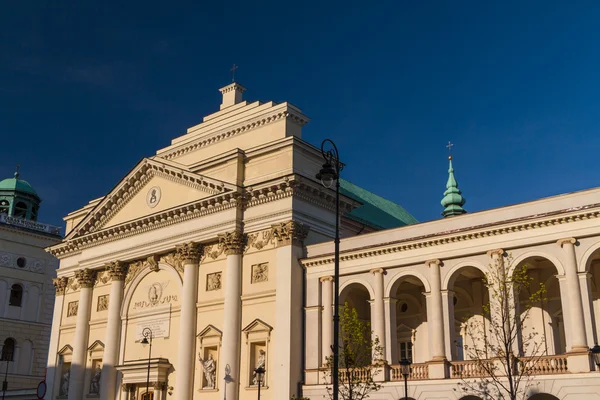 Varšava, Polsko. Saint anne kostel ve starém městě quart — Stock fotografie