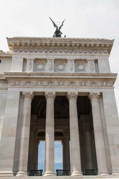 Monument équestre à Victor Emmanuel II près de Vittoriano le jour — Photo