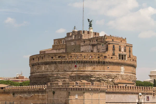 O Mausoléu de Adriano, conhecido como o Castel Sant 'Angelo em Roma, Itália . — Fotografia de Stock