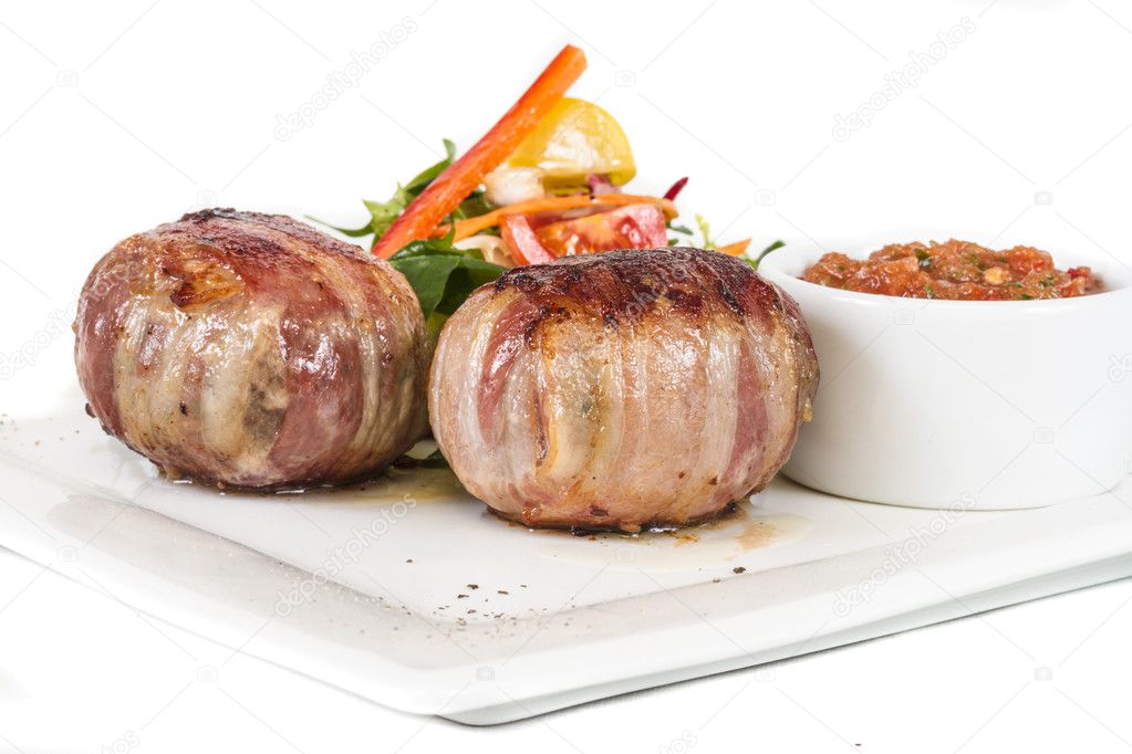 Grilled steak wrapped in bacon, with grilled vegetables, mashed