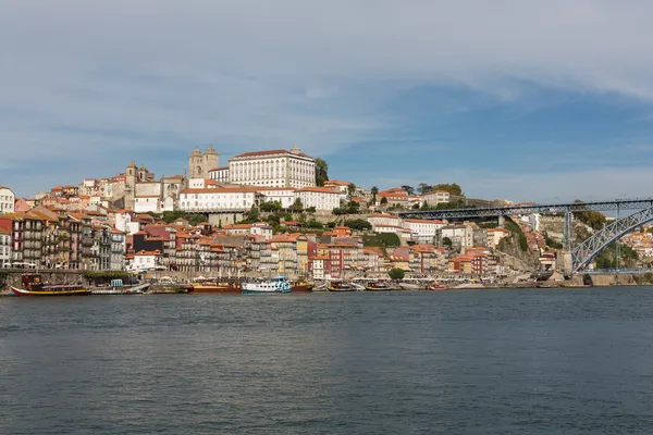 Vue de la ville de Porto au bord de la rivière (quartier Ribeira) ) — Photo