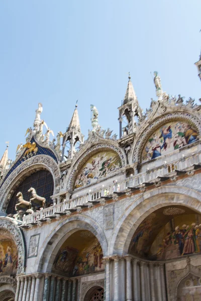 Basílica de San Marcos, Catedral, Estatuas de la Iglesia Mosaicos Detalles Palacio Ducal Venecia Italia —  Fotos de Stock