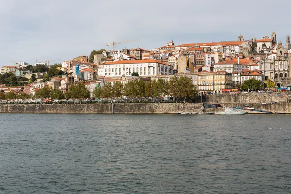 Vue de la ville de Porto au bord de la rivière — Photo