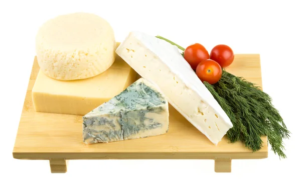 様々 なチーズ： ementaler、ゴーダ、デンマーク青柔らかいチーズと — 图库照片