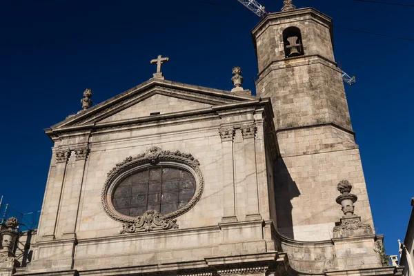 Facciate degli edifici di grande interesse architettonico nella città o — Foto Stock