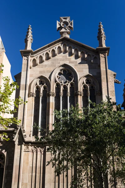 Gevels van de gebouwen van grote architectonische belang in de stad barcelona - Spanje — Stockfoto