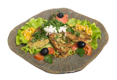 patates somon bir tabak kızarmış pirzola