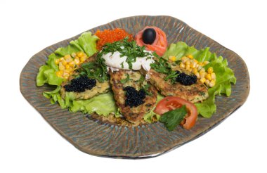 patates somon bir tabak kızarmış pirzola