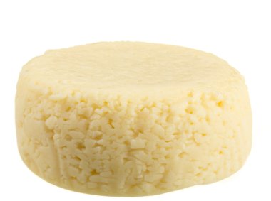 Beyaz arkaplanda izole edilmiş peynir