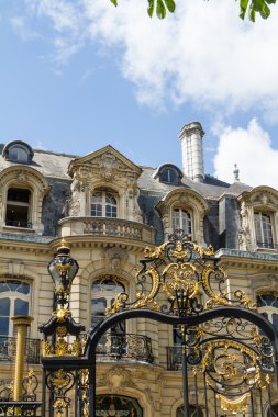 Tarihi bina Paris'te Fransa