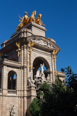 Barcelona ciudadela park lake çeşme altın quadriga ile bir