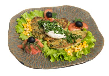 patates somon bir tabak kızarmış pirzola