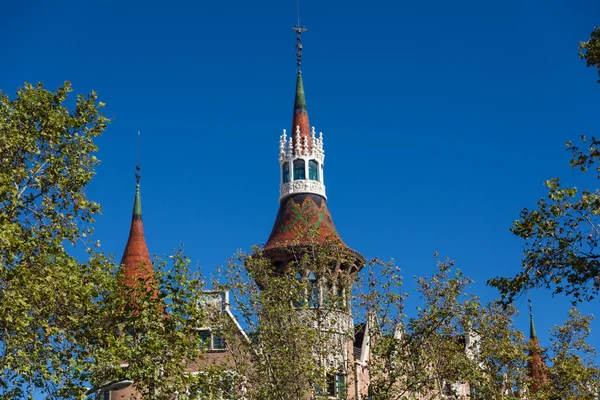 Casa modernista como um castelo na cidade de Barcelona — Fotografia de Stock