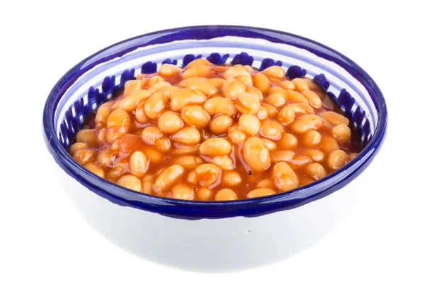 Marinovaný haricot fazole v rajčatové omáčce s šalotkou na talíři — Stock fotografie