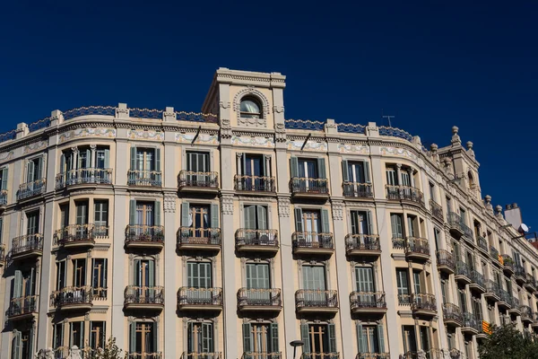 Εξωτερικών όψεων κτιρίων μεγάλο αρχιτεκτονικό ενδιαφέρον στην πόλη της Βαρκελώνης - Ισπανία — Φωτογραφία Αρχείου