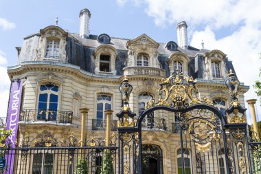 Tarihi bina Paris'te Fransa
