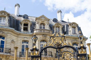 Tarihi bina Paris'te Fransa