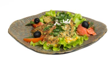 patates somon bir tabak kızarmış pirzola