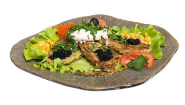 patates somon bir tabak kızarmış pirzola
