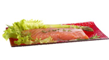 Somon fileto süslenmiş