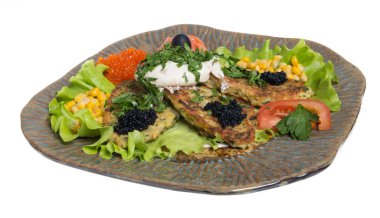 patates somon bir tabak kızarmış pirzola