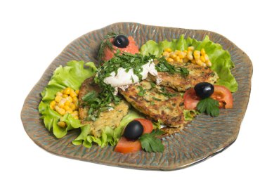 patates somon bir tabak kızarmış pirzola