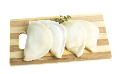 ham mantı. beyaz izole