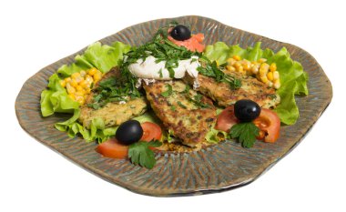 patates somon bir tabak kızarmış pirzola