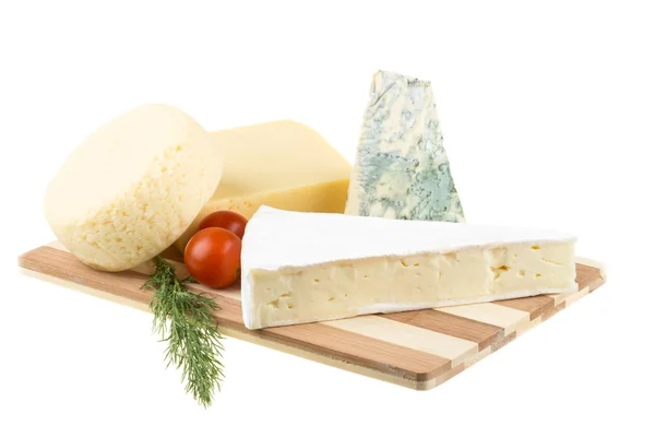 各种奶酪： ementaler，高达干酪，丹麦蓝色软奶酪和其他硬干酪 — 图库照片