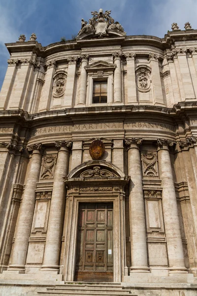 Большая церковь в центре Рима, Италия . — стоковое фото