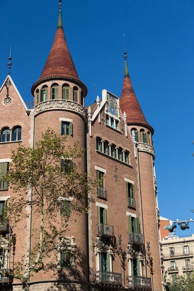 バルセロナ市内の城のようなモダニストの家 — ストック写真