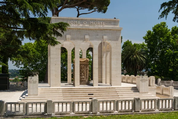 Ossuarium van de gevallenen tijdens de verdediging van rome, Italië — Stockfoto