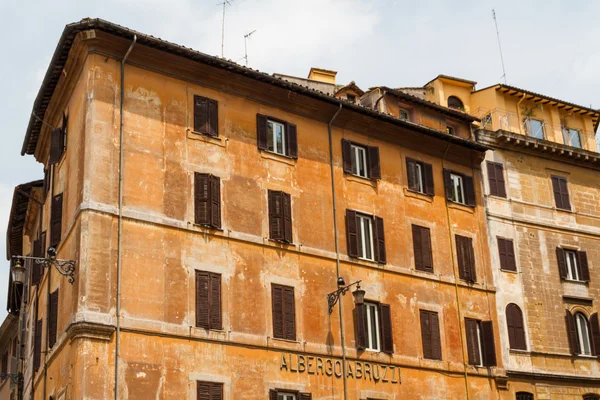 ローマ、イタリア。旧市街の典型的なアーキテクチャの詳細 — ストック写真