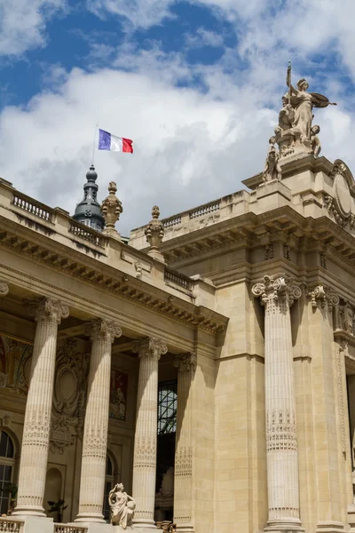 Historic building in Paris France — Stock Photo, Image