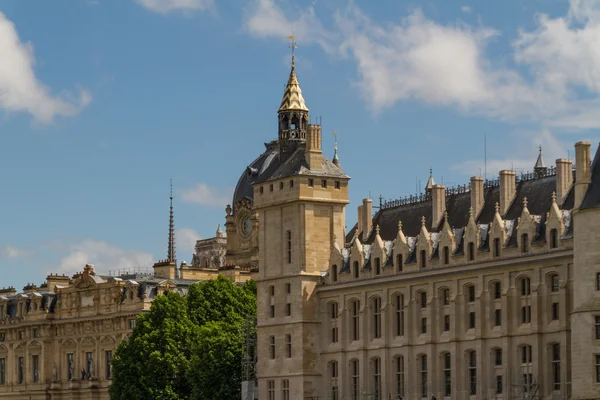 Historische gebäude in paris france — Stockfoto