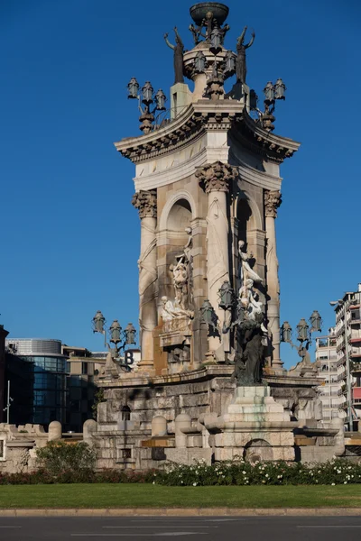 Fontana di Plaza de Espana con Palazzo Nazionale sullo sfondo, Bar — Foto Stock