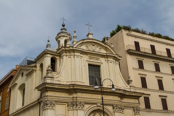 Stor kyrka i centrala Rom, Italien. — Stockfoto