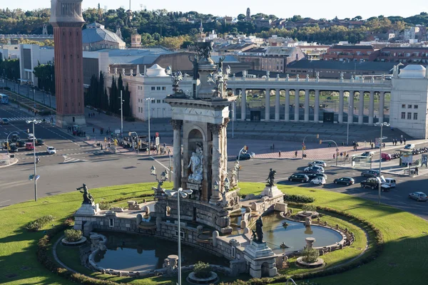 Plaza de espana fontän med nationella palace i bakgrunden, bar — Stockfoto