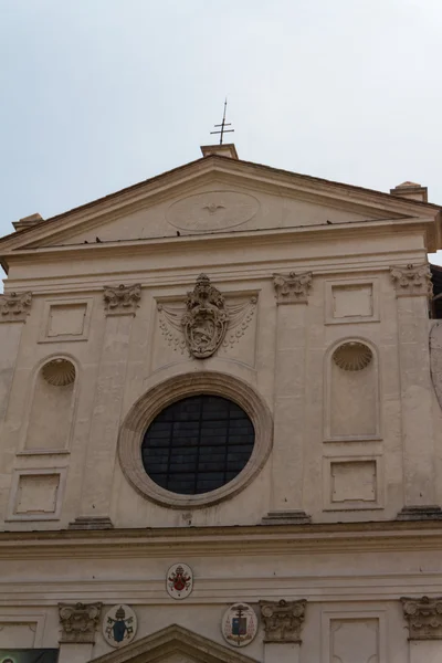 Μεγάλη εκκλησία στο κέντρο της Ρώμης, Ιταλία. — Φωτογραφία Αρχείου