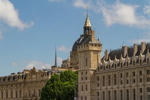 历史建筑在巴黎法国 — 图库照片