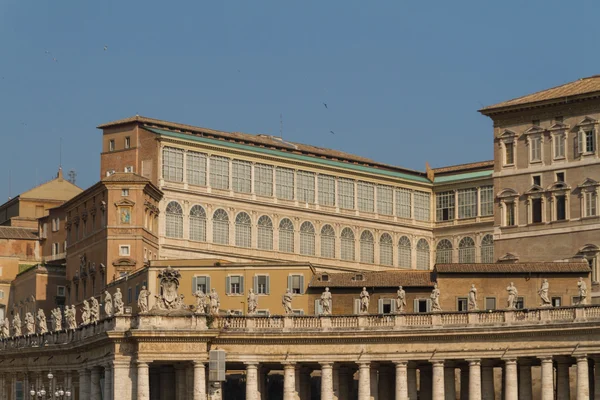 Gebäude in vatican, der heilige see in rom, italien. Teil der Petersbasilika. — Stockfoto
